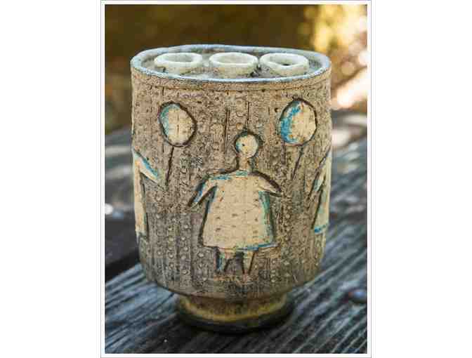 Ursula Fahner three hole vase with balloons and kids