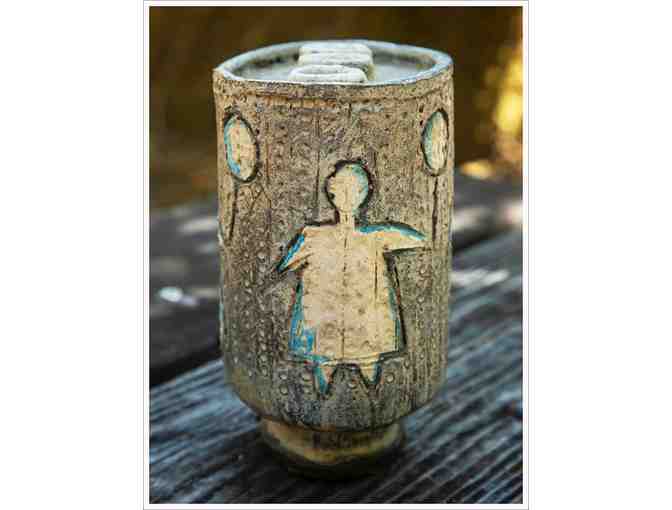 Ursula Fahner three hole vase with balloons and kids