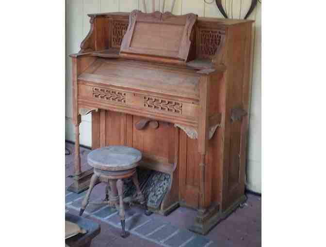 Antique Pump Organ (circa 1890) - Photo 2