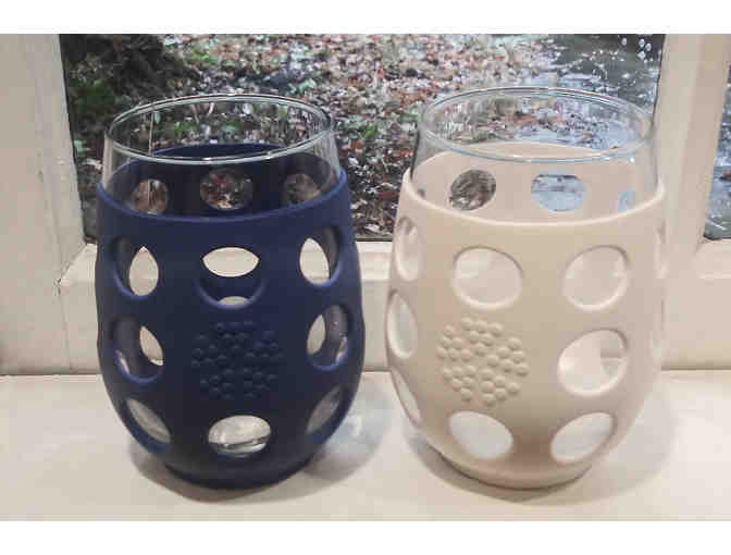 Glasses: Two Wine Glasses perfect for adventure!