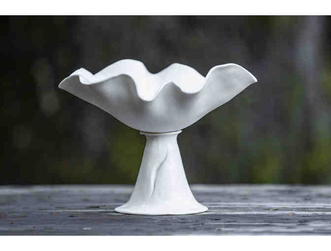 (a) Art/Sculpture: Porcelain display dish by Lisa Pompelli
