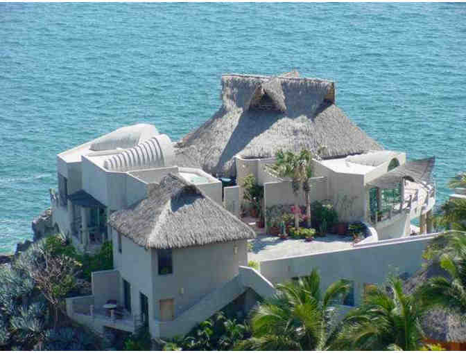 La Vida Buena: A Luxury Beach Getaway at Casa Acantilada