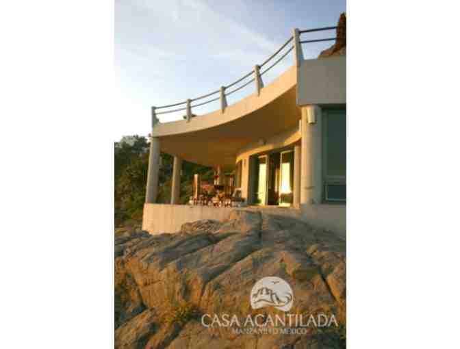 La Vida Buena: A Luxury Beach Getaway at Casa Acantilada