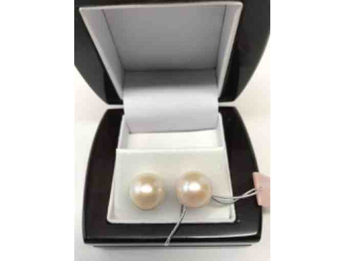 Pearl Earrings from Kwan Collections