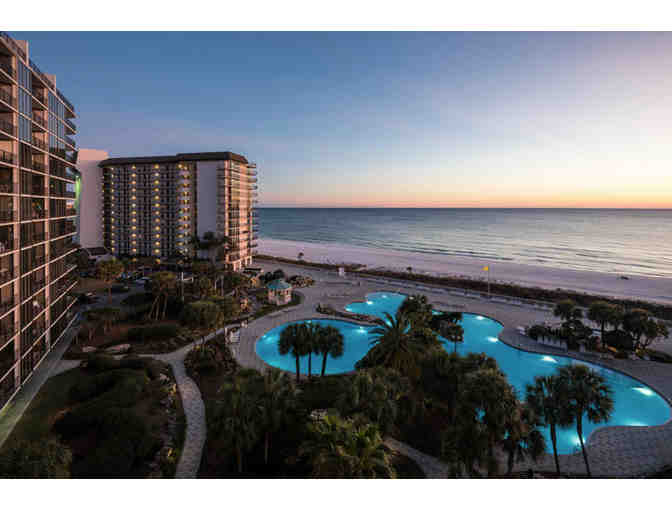 3 Days/2 Nights at Edgewater Beach & Golf Resort , 3 Piece Luggage Set & $50 to Picaboo