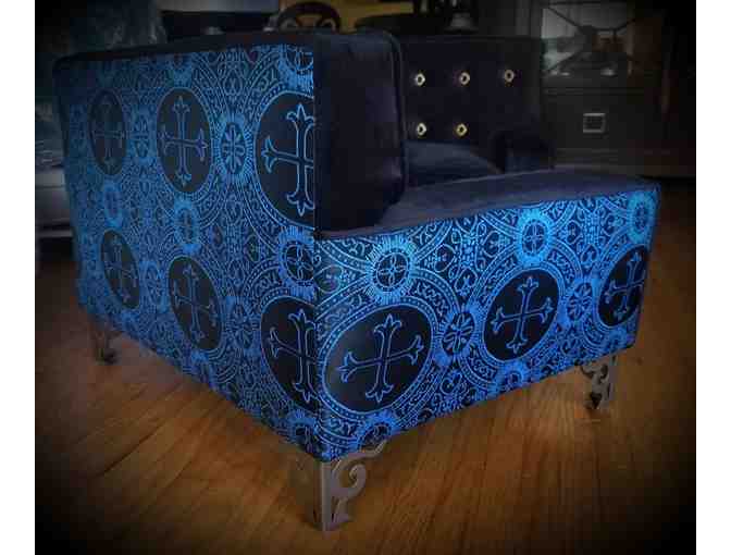 Otto's Empire Dog Bed - Electric Blue Goth Bed - Photo 1