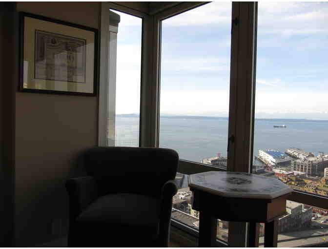 Week-long Stay in Beautiful Downtown Seattle Apartment