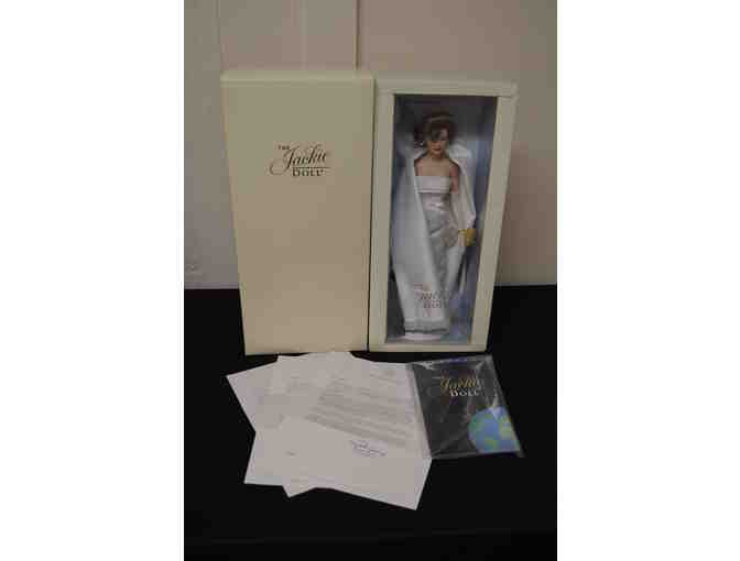 Franklin Mint Jackie Kennedy Doll PLUS Accessories and certificate of authenticity