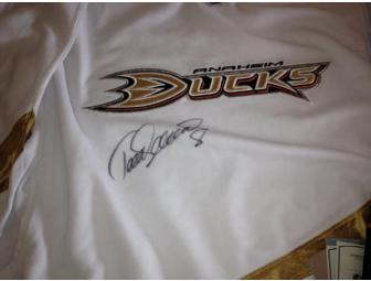 Anaheim Ducks Jersey signed by Teemu Selanne