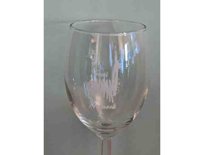 Set of 4 SuriNetwork Wine Glasses