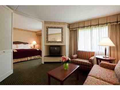 One Night Stay & Breakfast for 2 @ DoubleTree Suites by Hilton Cincinnati-Blue Ash