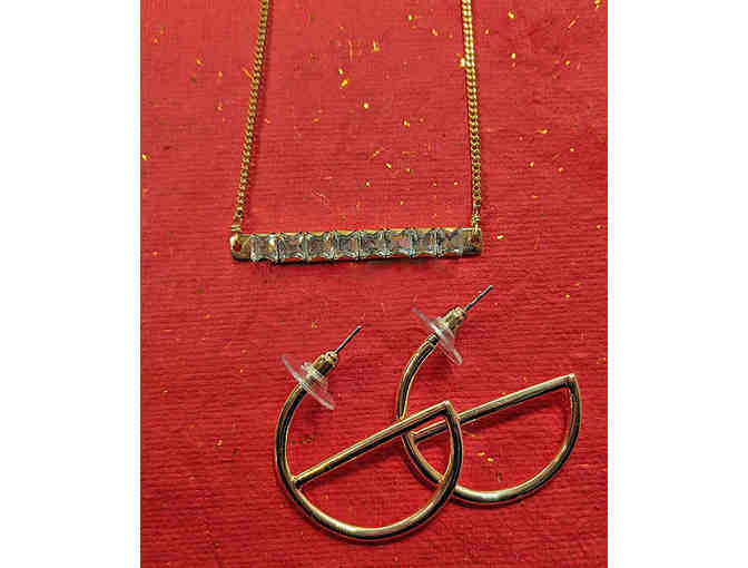 Necklace and earring set from DesignWares