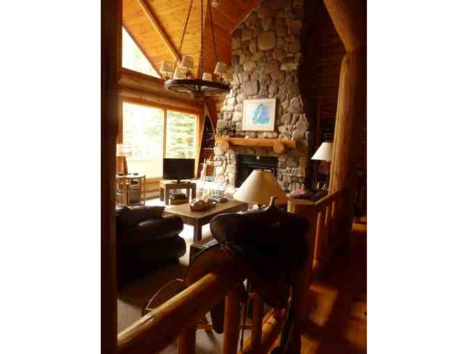 The River Runs Through It - Fabulous Log Home on the Beautiful Crystal River!