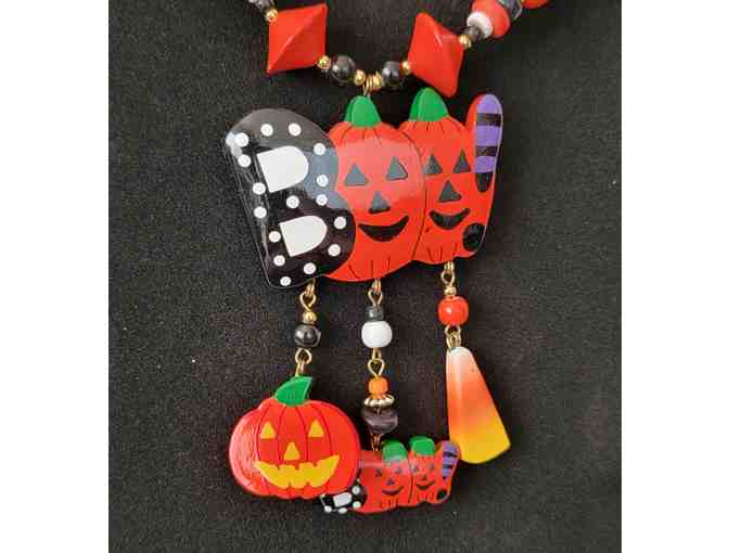 Spooky Sweet Halloween Delights: BOO Necklace, Snoopy Earrings, and Woodstock Pin - Photo 2