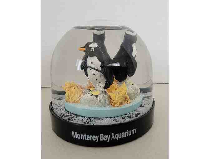 Monterey Bay Aquarium Penguin Water Globe - Photo 1