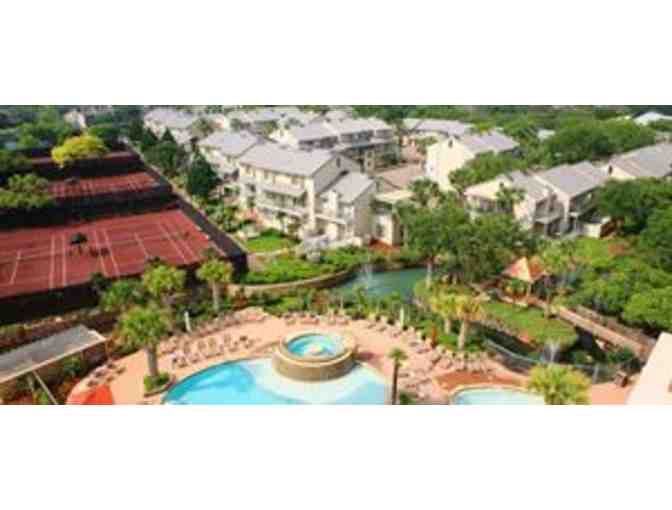 Horseshoe Bay Resort - 1Night Stay with Round of Golf for 2 Opening Bid$287/No Tax