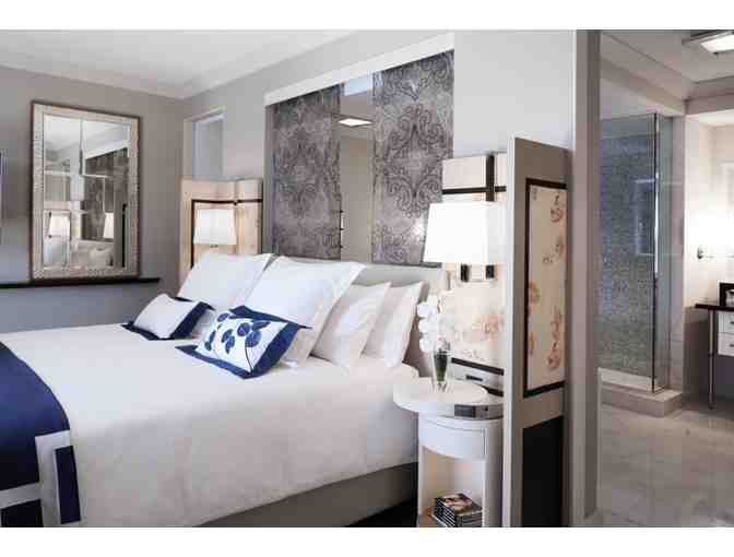 Hip and Stylish LAS VEGAS Weekend Getaway with AIRFARE