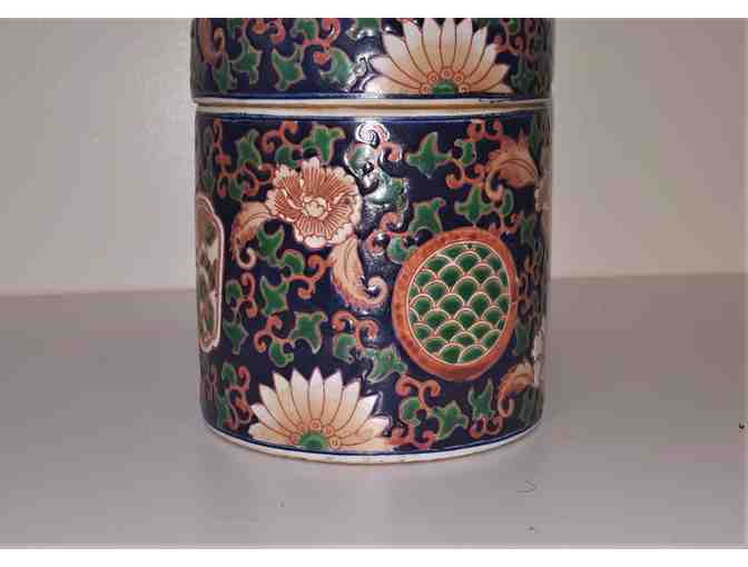 Japanese Imari covered canister/box, Ming Country Design