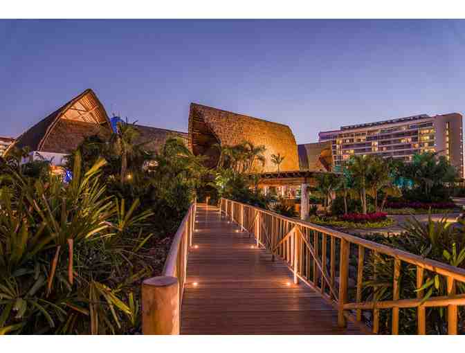 Five Mexican Luxury Resorts -- You Choose!