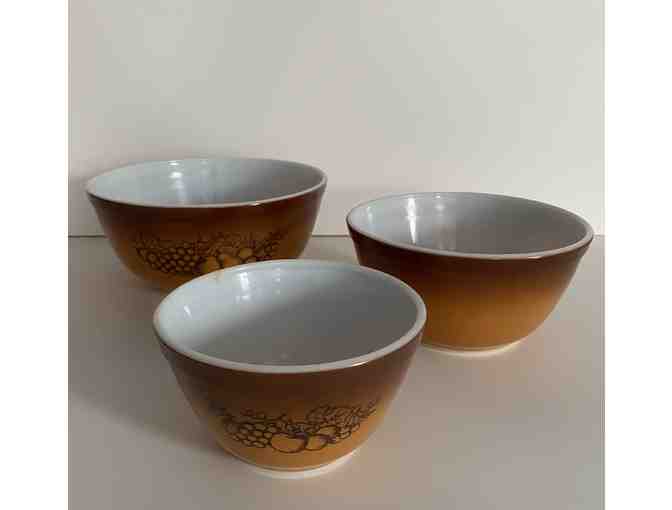 Three PYREX Old Orchard Nesting Mixing Bowls #403, #402 and #401 - Photo 2