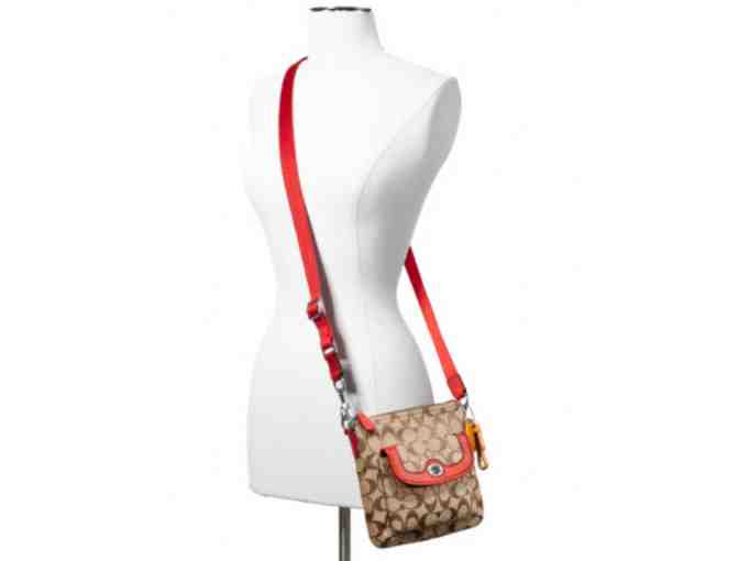 COACH PARK SIGNATURE SWINGPACK - NWT