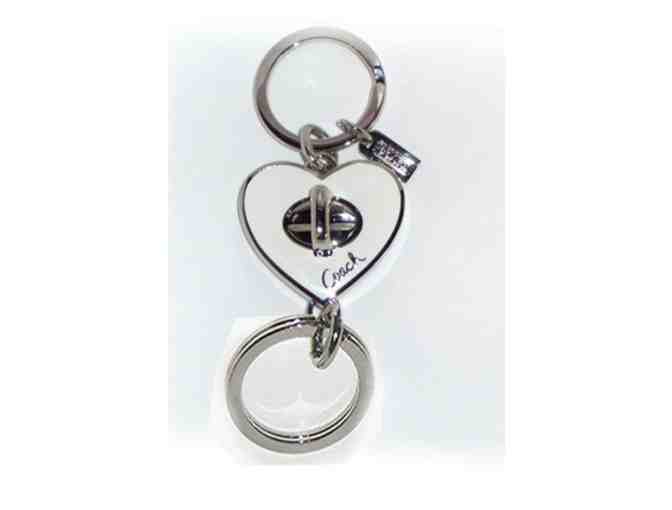 COACH White Enamel Heart Turnlock Valet Security Keychain - new with tags