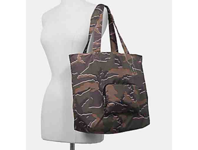 COACH PACKABLE TOTE WITH WILD CAMO PRINT - Photo 1