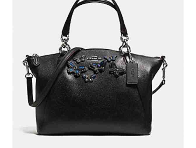 COACH SMALL KELSEY SATCHEL IN PEBBLE LEATHER WITH BUTTERFLY APPLIQUE - Photo 1