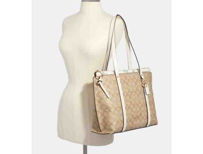 Coach May Tote In Signature Canvas With Dandelion Floral Print - Photo 2