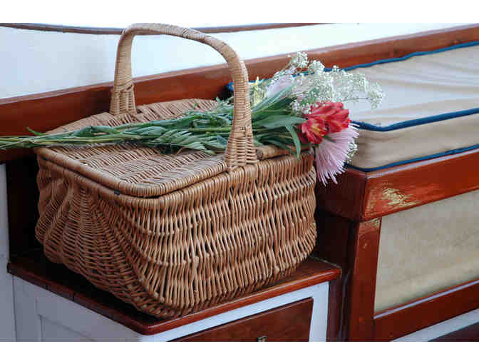 Private Old Fashioned Picnic Cruise on Seattle Yacht