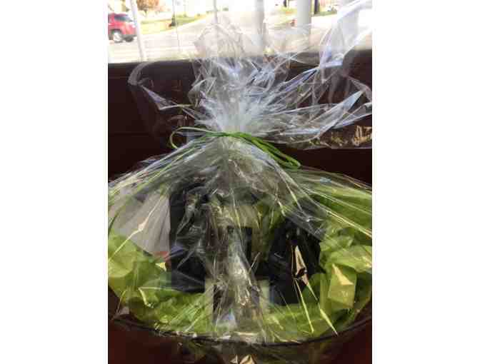 Lola Salon - Gift Basket with Davines Products and a Gift Card for Services - Photo 1
