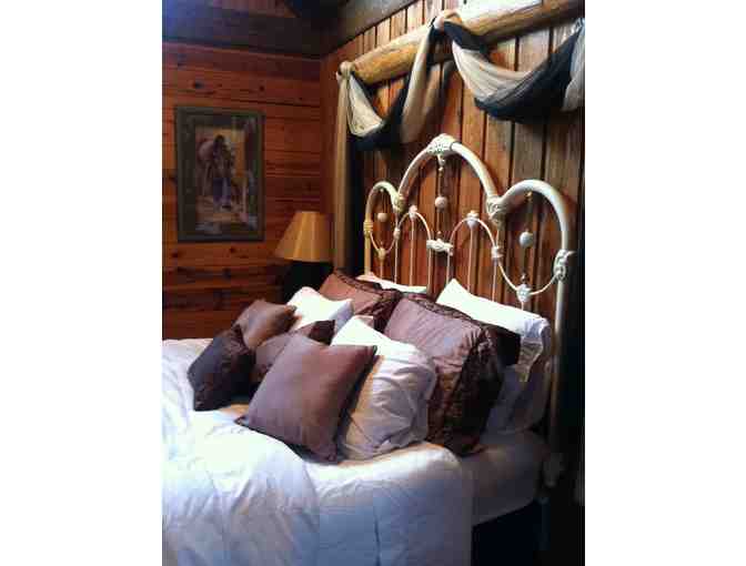 $500 Credit to stay at Cherokee Mountain Log Cabin Resort  in Eureka Springs, AR.