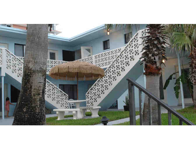 2 nights @ The Dream Inn in Daytona Beach Shores, FL 'A Honeymoon Style Resort