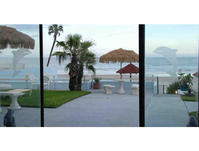 2 nights @ The Dream Inn in Daytona Beach Shores, FL A Honeymoon Style Resort + FOOD