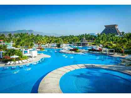 7 nights in luxurious resort Acapulco Golf, tripadvisor 4 star RESORT