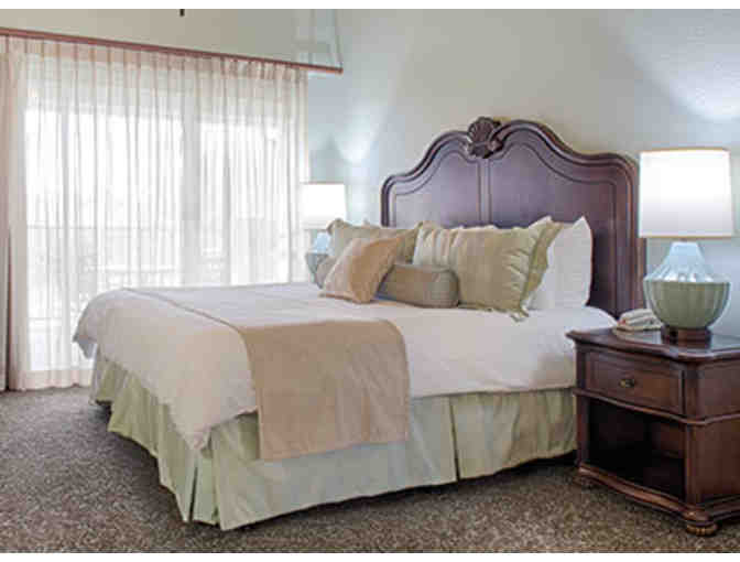 Ultimate Branson Golf Getaway! Branson Hills Golf Club + 3 nights Luxury Condo + $200 Food