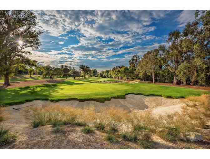 Enjoy foursome Los Robles Greens Golf Course Thousand Oaks, CA + $200 Food Credit