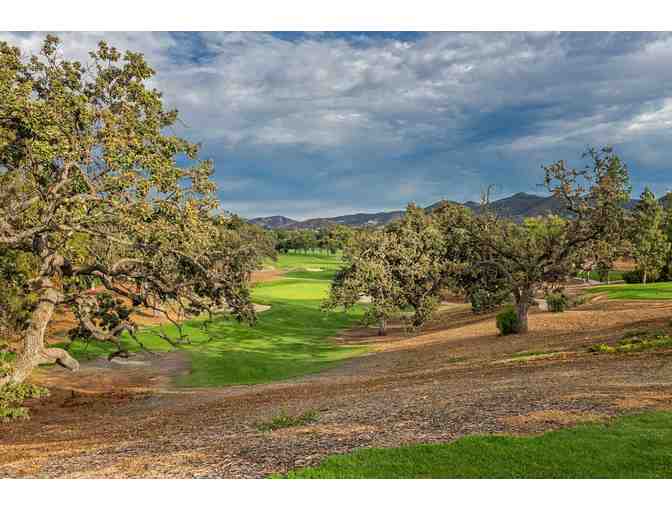 Enjoy foursome Los Robles Greens Golf Course Thousand Oaks, CA + $200 Food Credit