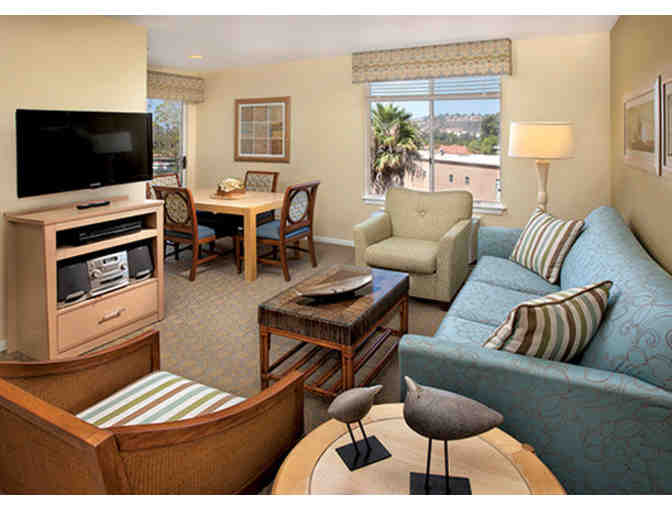 2 night Seaworld San Diego GETAWAY! Tixs + Luxury Condo + Food + More