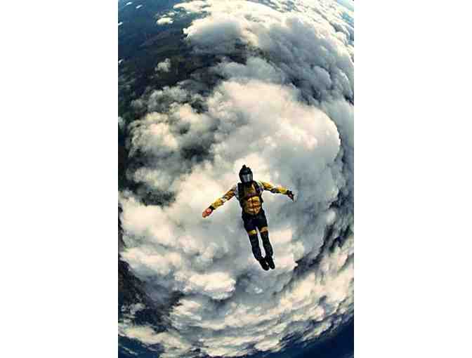 THRILL PACKAGE Sky Dive Phoenix for 2 + $200 Food Credit