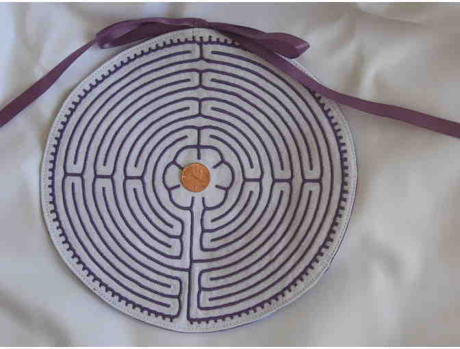 Embroidered finger labyrinth