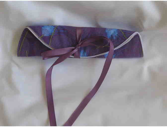 Embroidered finger labyrinth