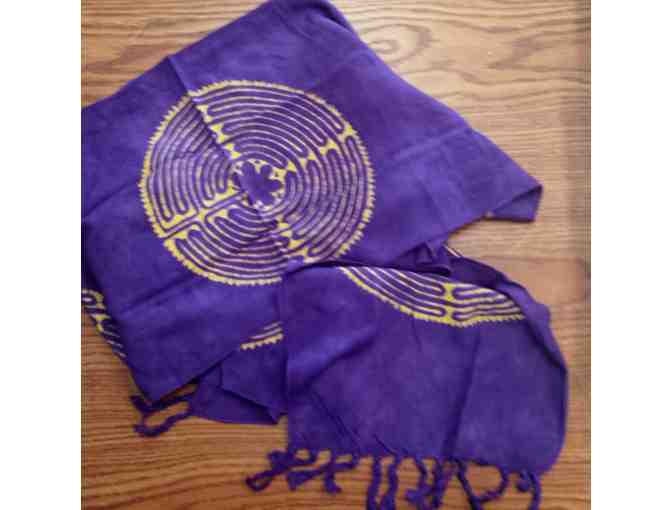 Chartres Labyrinth Scarf: Purple and Mustard - Photo 2
