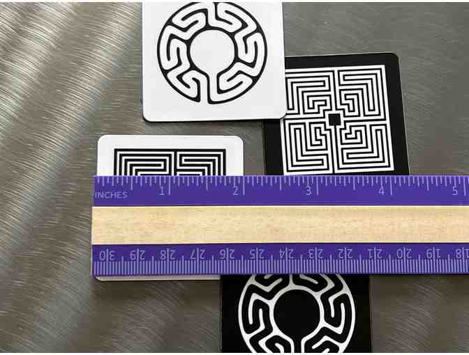 Black & White Labyrinth Magnet Set