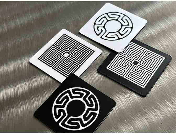 Black & White Labyrinth Magnet Set