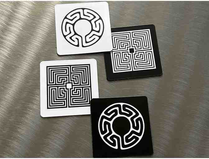 Black & White Labyrinth Magnet Set