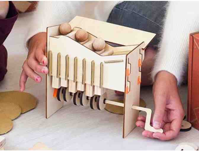 KIWI CO Crate - Annual Subscription for Your Age of Choice!