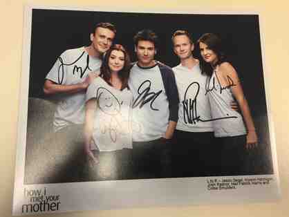 "How I Met Your Mother" - Signed Cast Photograph & 2 DVDs