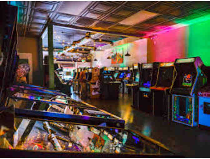 Guns 'n Buns - Neon Retro Arcade & 85 degrees C with Portia & Stina