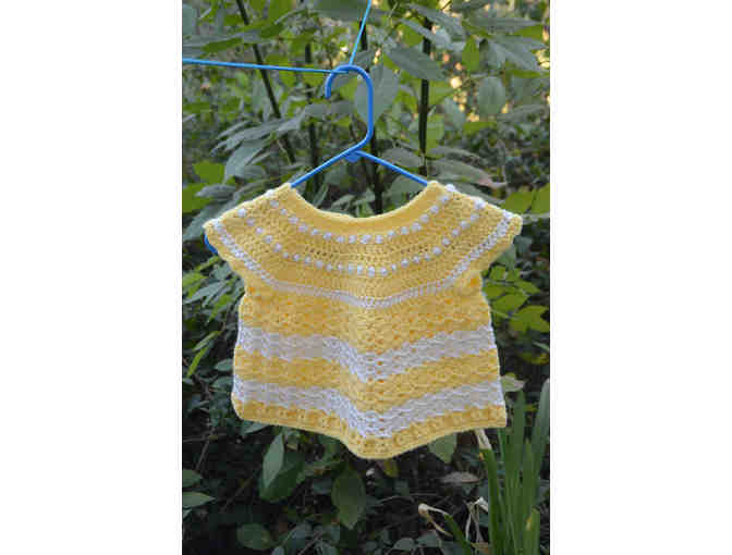 Baby coat yellow and white with short sleeves